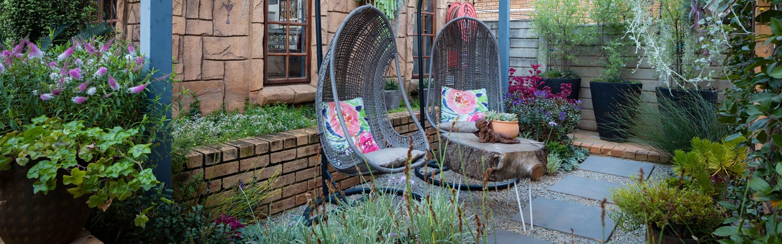 rustic country style garden landscaping